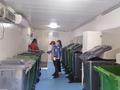 貓先生智能垃圾房，社區(qū)定時(shí)定點(diǎn)垃圾分類，垃圾房內(nèi)部